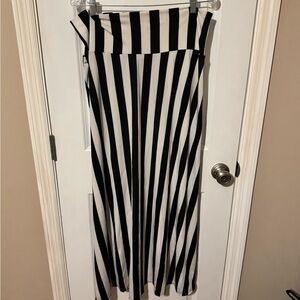 PrettyLittleThing Black and White Maxi Skirt